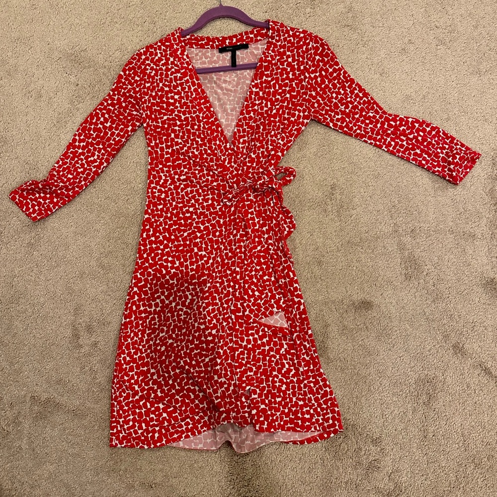 Beautiful wrap dress, great for work or semi formal occasions.